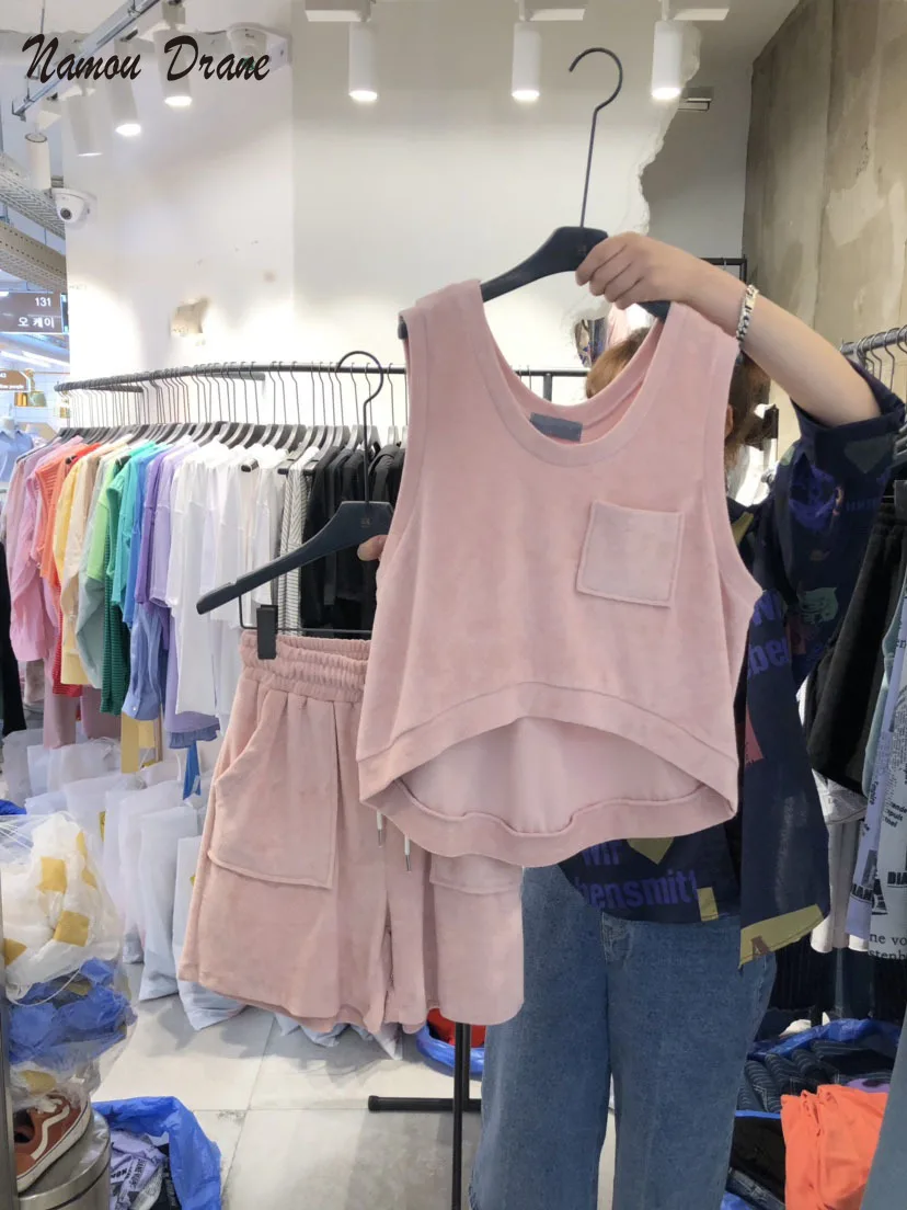 Namou Drane 2022 Summer New Fashion All-match Loose and Slim Vest + Casual Shorts Suit for Women Elastic Waist
Namou Drane 2022 Summer New Fashion All-match Loose and Slim Vest + Casual Shorts Suit for Women Elastic Waist