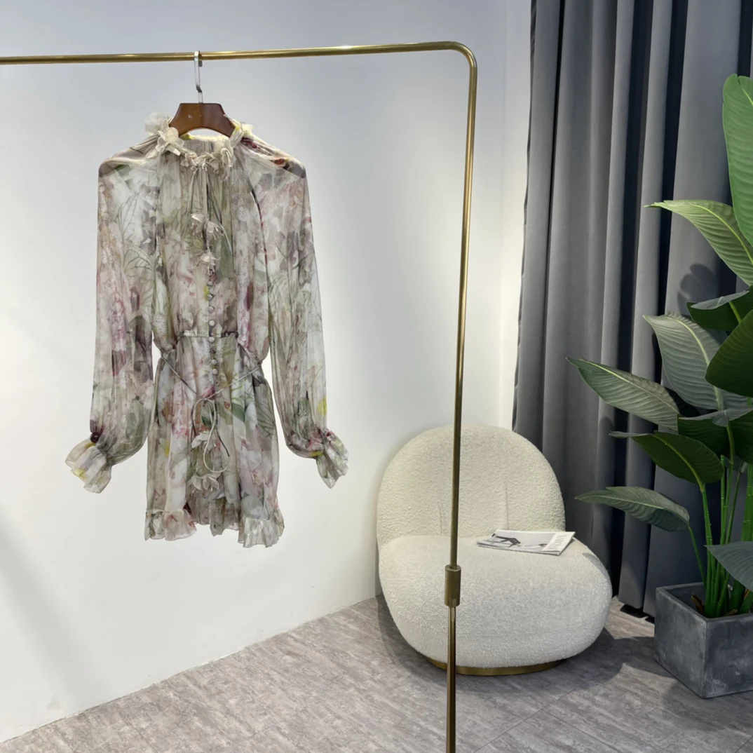 Silk Embroidered Flowers Applique Print Frill Ruffle Playsuit 2022 Hot Sale Spring Top Quality Self Tie Neck Women Clothing
Silk Embroidered Flowers Applique Print Frill Ruffle Playsuit 2022 Hot Sale Spring Top Quality Self Tie Neck Women Clothing