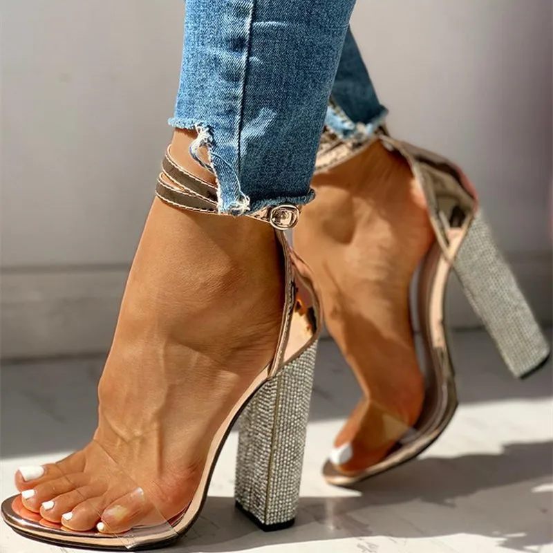 2022 Bling Bling Luxurious Rhinestone Peep Toe Peep Toe Platform Stiletto Heel Pumps Ankle Strap Crystal High Heel Wedding Shoes
2022 Bling Bling Luxurious Rhinestone Peep Toe Peep Toe Platform Stiletto Heel Pumps Ankle Strap Crystal High Heel Wedding Shoes