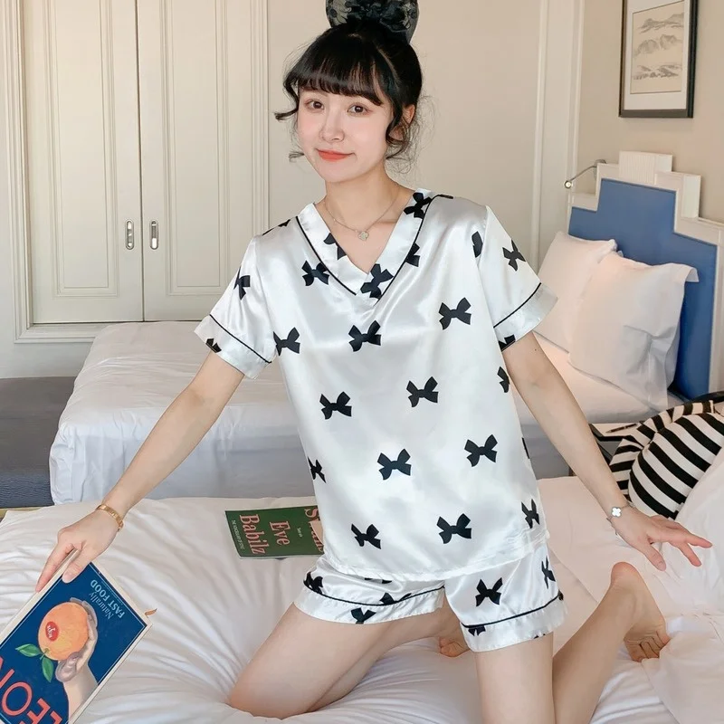 2022 Summer Ladies Homewear Ice Silk Short Sleeve Pyjamas Cartoon Loose Sweet Sleepwear Lingerie 2 Piece Suit Women's Pajamas
2022 Summer Ladies Homewear Ice Silk Short Sleeve Pyjamas Cartoon Loose Sweet Sleepwear Lingerie 2 Piece Suit Women's Pajamas
