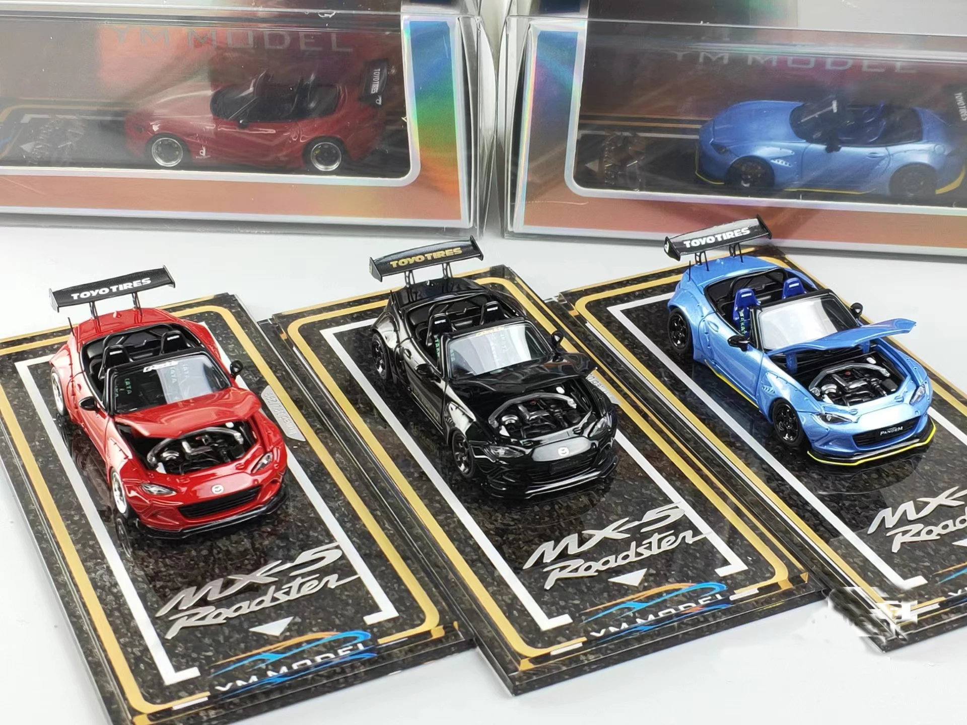 YM модель 1:64 Mazda MX5 JDM Roadster капот можно открыть ограниченный выпуск каучуковая металлическая статическая модель автомобиля игрушка подарок
YM модель 1:64 Mazda MX5 JDM Roadster капот можно открыть ограниченный выпуск каучуковая металлическая статическая модель автомобиля игрушка подарок
