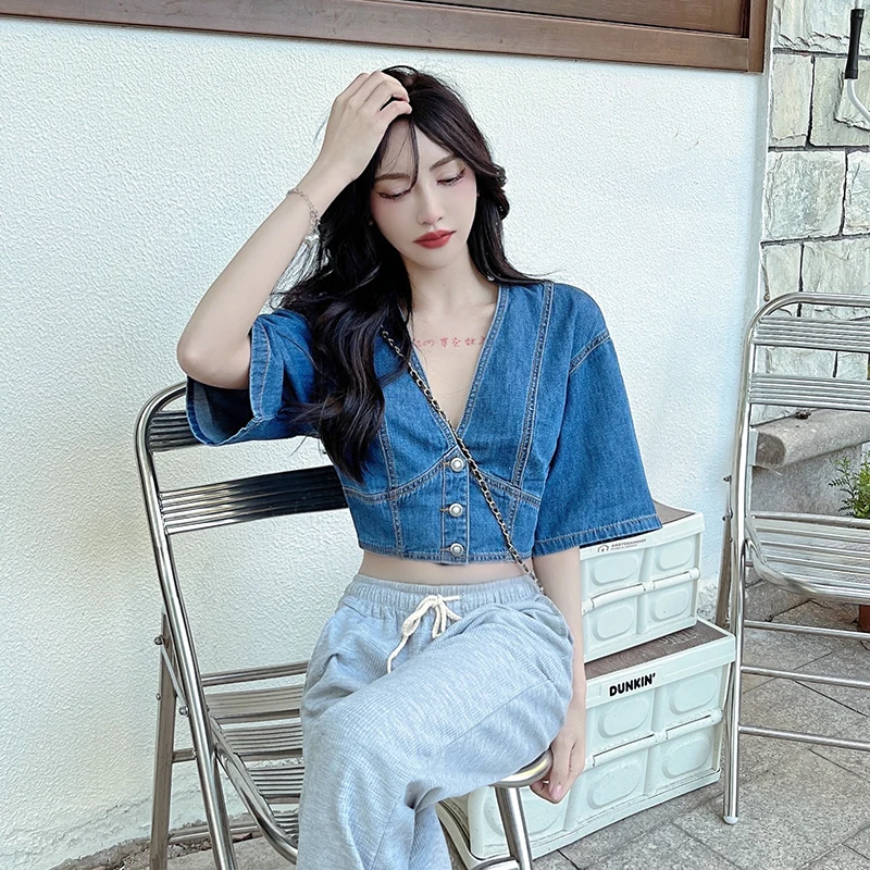 Women's Sexy V Neck Half Sleeve Crop Denim T Shirt Lady Summer Streetwear Slim Short Sleeve Denim Shirt Top
Women's Sexy V Neck Half Sleeve Crop Denim T Shirt Lady Summer Streetwear Slim Short Sleeve Denim Shirt Top