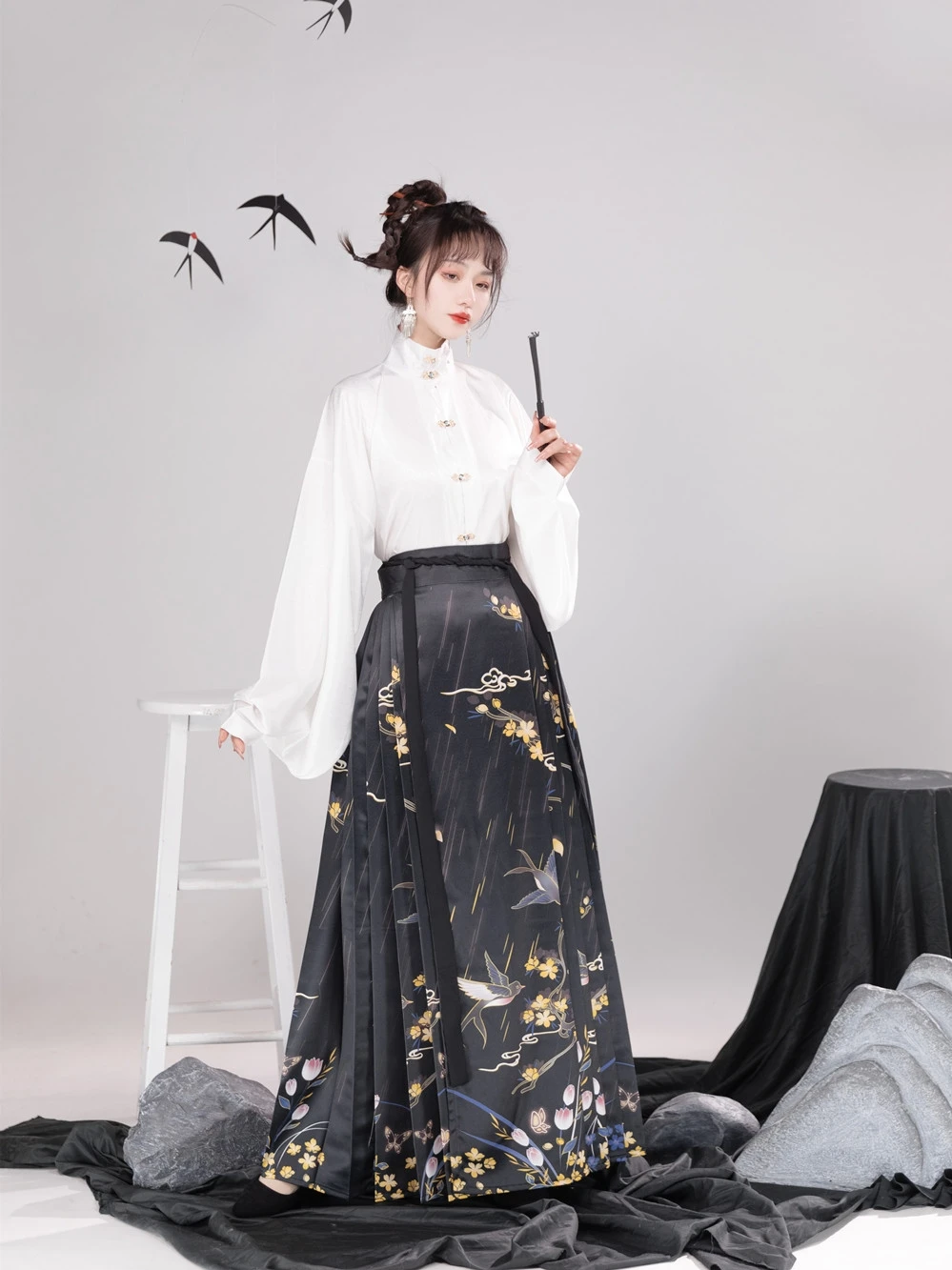 2022 chinese traditional hanfu ming dynasty stand collar collar pipa sleeve daily gold stamping skirt daily casual hanfu dress
2022 chinese traditional hanfu ming dynasty stand collar collar pipa sleeve daily gold stamping skirt daily casual hanfu dress