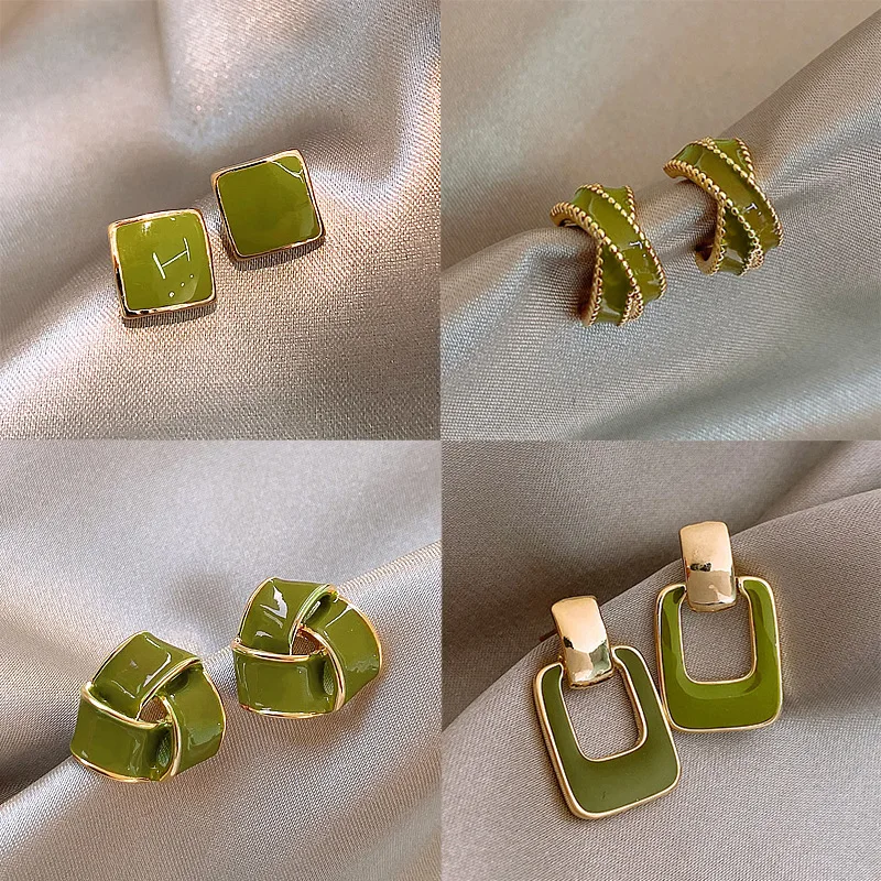 Retro Enamel Drip Oil Green Geometry Irregular Metal Pearl Stud Earring for Women Girls Find Me New Dream Small Fresh Jewelry
Retro Enamel Drip Oil Green Geometry Irregular Metal Pearl Stud Earring for Women Girls Find Me New Dream Small Fresh Jewelry