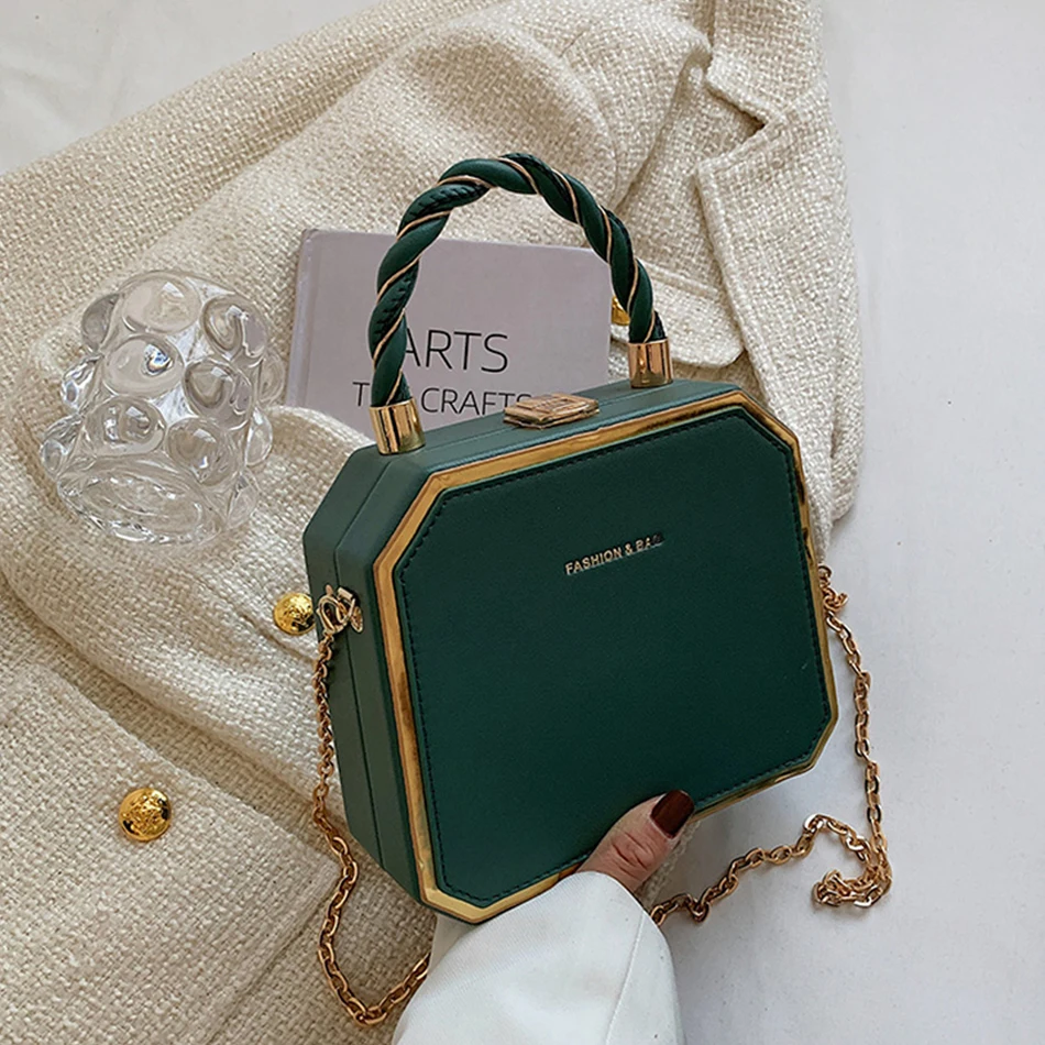Fashion Square Shoulder Bags for Women Luxury Box Chain Small Crossbody Bag Travel Handbags with Short Woven Handle Brand Purses
Fashion Square Shoulder Bags for Women Luxury Box Chain Small Crossbody Bag Travel Handbags with Short Woven Handle Brand Purses