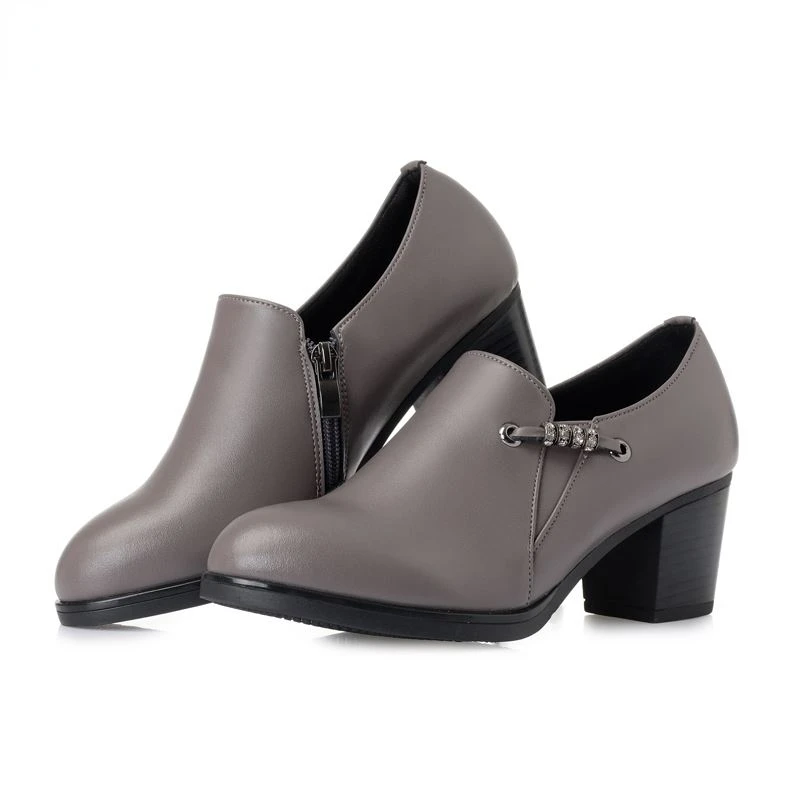 Genuine leather woman shoes 2022 autumn new deep mouth single shoes cowhide thick with large size 35-43 Office shoes
Genuine leather woman shoes 2022 autumn new deep mouth single shoes cowhide thick with large size 35-43 Office shoes