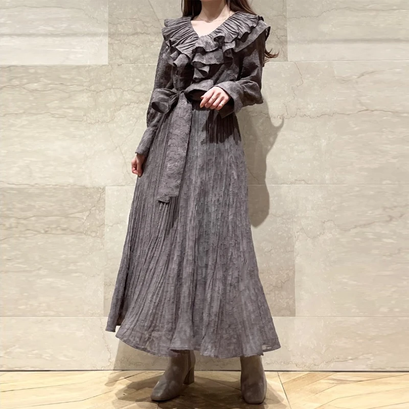 2022 spring new women's dress fashion sweet lady V-neck ruffled jacquard lace pleated dress women
2022 spring new women's dress fashion sweet lady V-neck ruffled jacquard lace pleated dress women