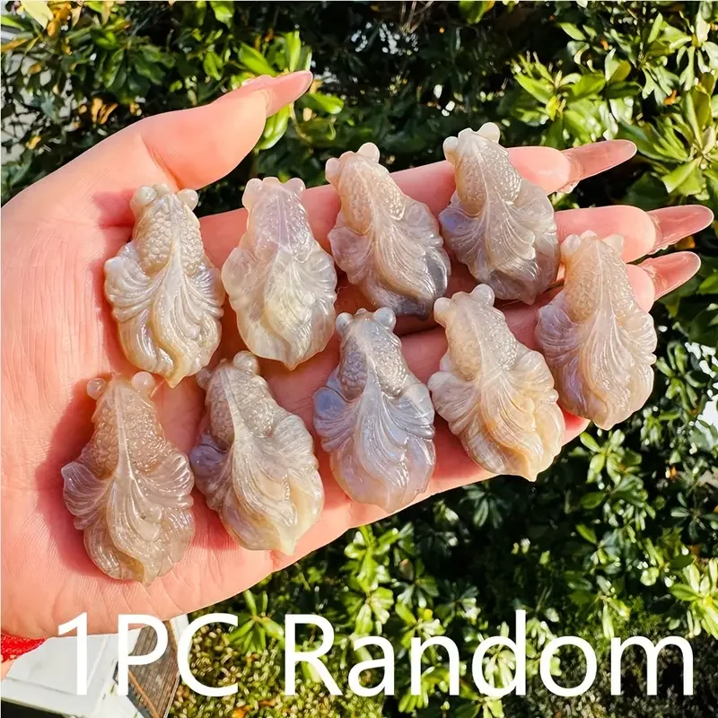 Резная золотая рыбка из лабрадорита и лунного камня
Резная золотая рыбка из лабрадорита и лунного камня