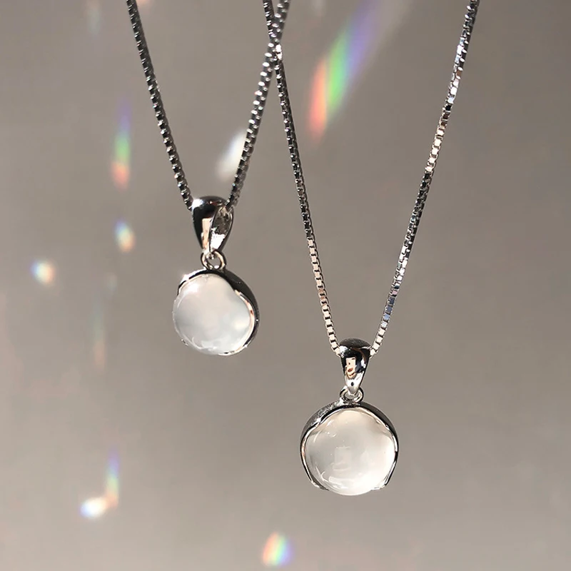 

Luxury Silver Plated White Round Moonstone Pendant Necklaces Women Jewelry Clavicle Chain Imitation White Jade Charm Necklace