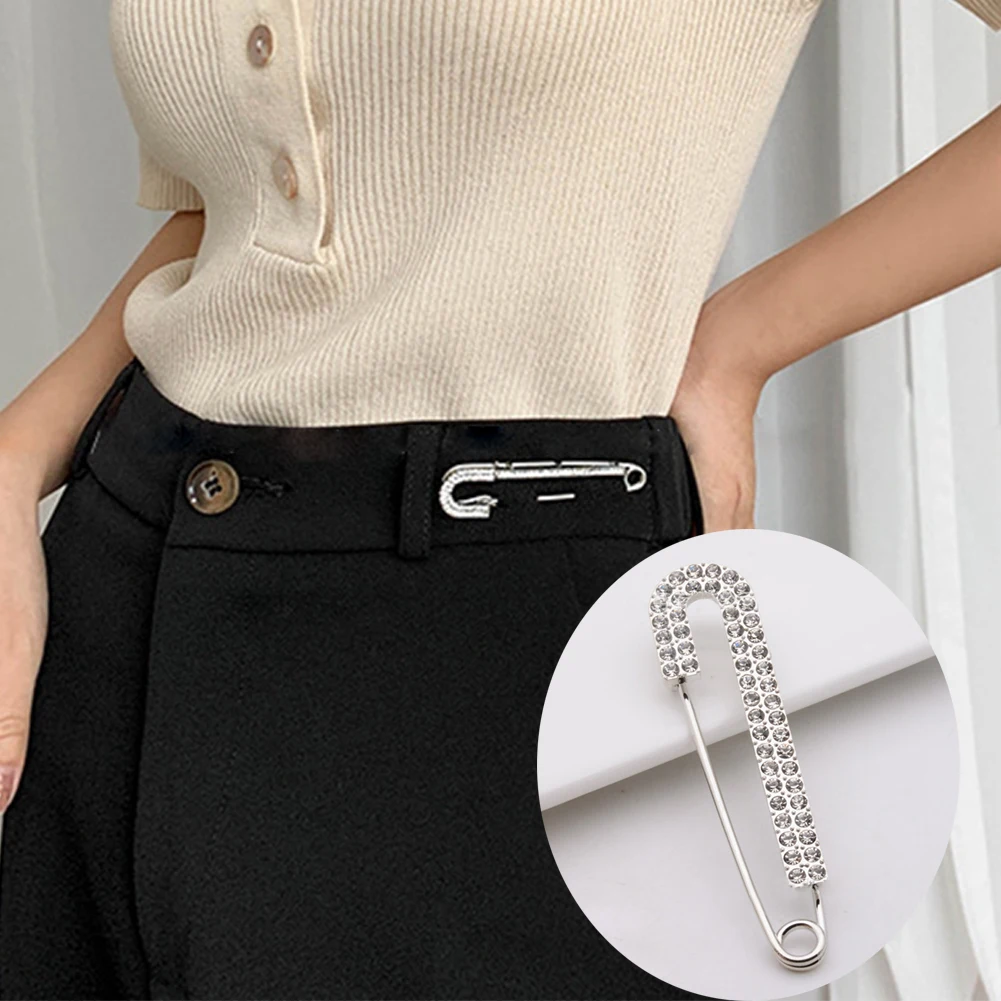 1PC Women's Clothing Brooch Pearl Rhinestone Brooches For Women Lapel Pin Tightening Waist Pin Diy Sewing Accessories
1PC Women's Clothing Brooch Pearl Rhinestone Brooches For Women Lapel Pin Tightening Waist Pin Diy Sewing Accessories