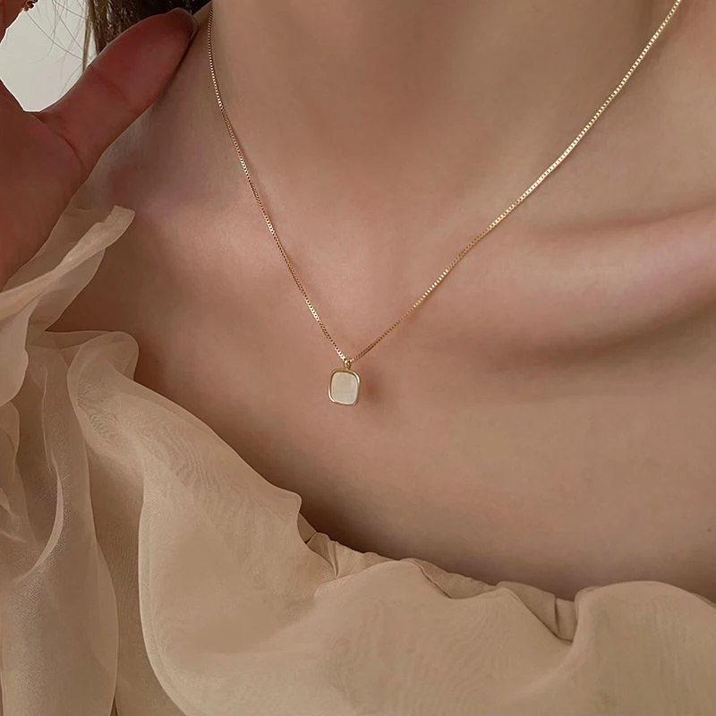 Korean Style High Fashion White Double Side Square Shell Pendant Women Necklace Ladies Charm Chain Choker Necklaces Gift Jewelry
Korean Style High Fashion White Double Side Square Shell Pendant Women Necklace Ladies Charm Chain Choker Necklaces Gift Jewelry