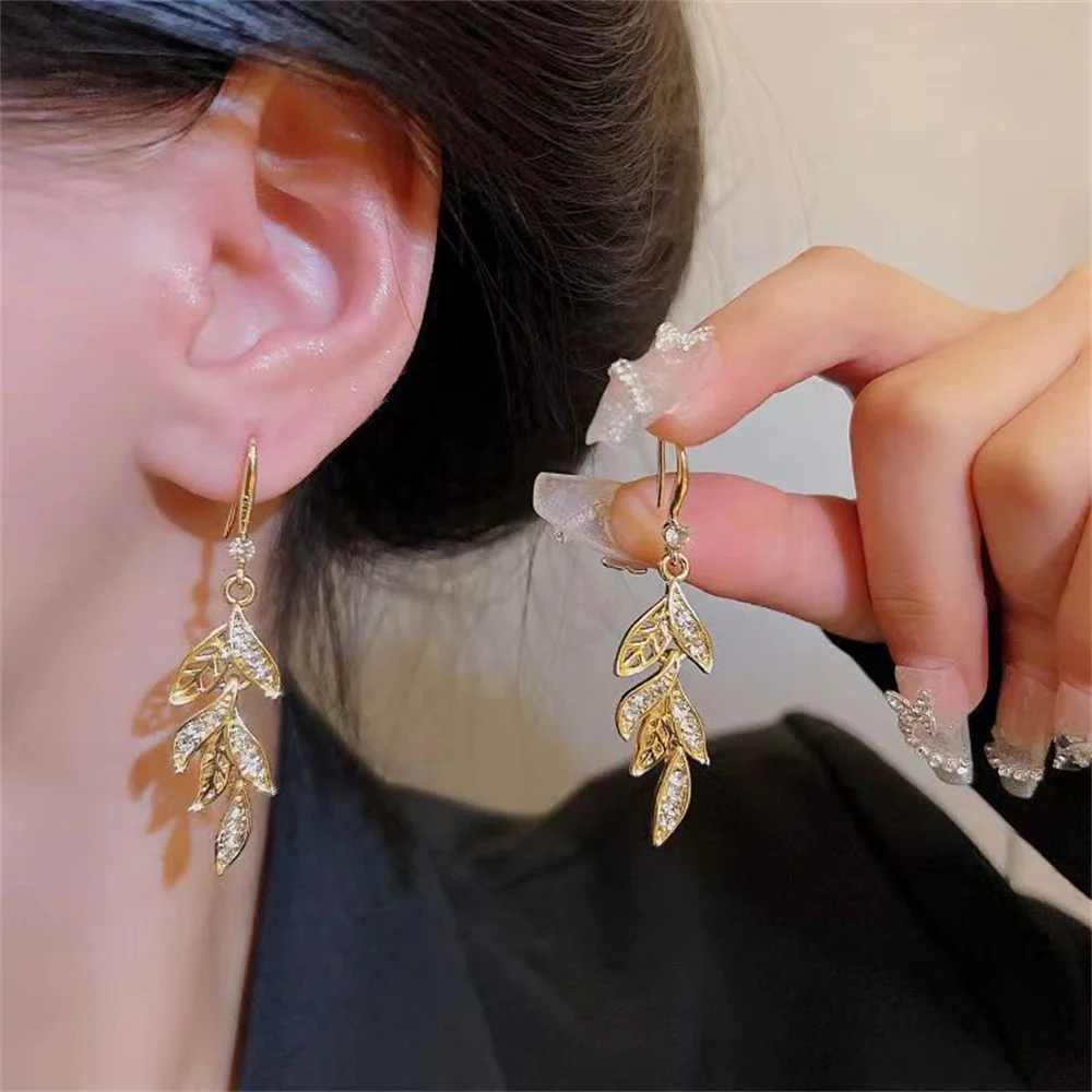 Серьги-капли в этническом стиле, модные ювелирные изделия, женские длинные висячие серьги с полыми листьями и кисточками, в богемном стиле, подарки для женщин
Серьги-капли в этническом стиле, модные ювелирные изделия, женские длинные висячие серьги с полыми листьями и кисточками, в богемном стиле, подарки для женщин