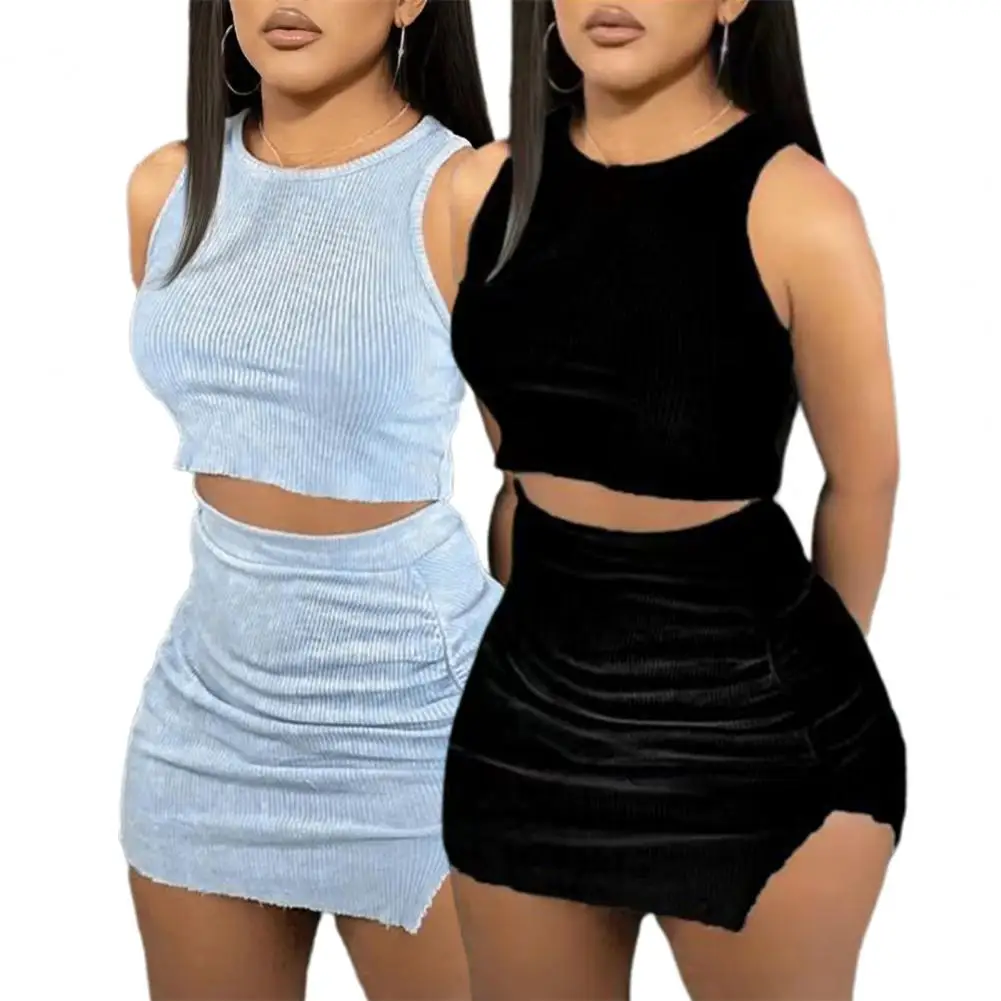 Женский комплект из 2 предметов, укороченный топ без рукавов с круглым вырезом, юбка мини с разрезом и высокой талией, однотонный обтягивающий эластичный Топ на талии
Женский комплект из 2 предметов, укороченный топ без рукавов с круглым вырезом, юбка мини с разрезом и высокой талией, однотонный обтягивающий эластичный Топ на талии