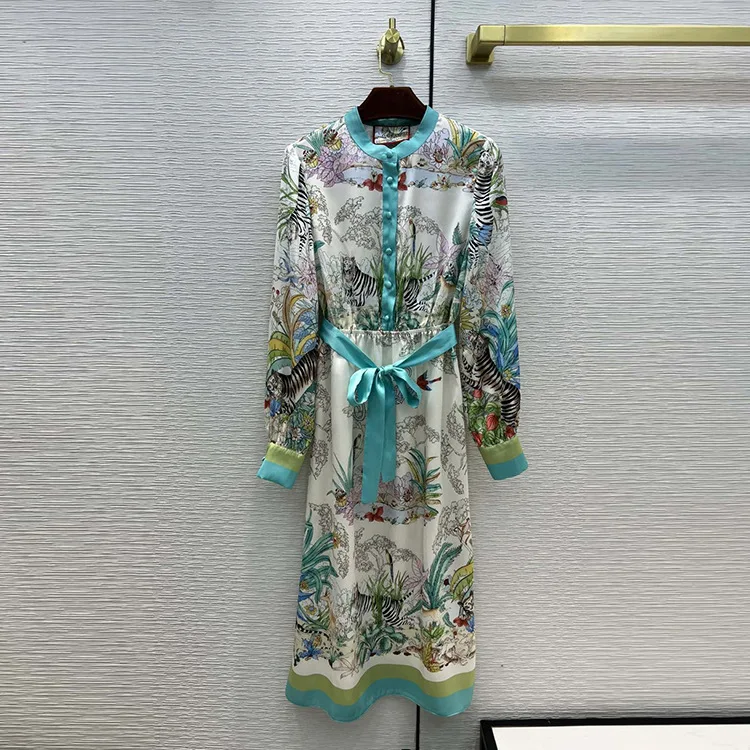 High Quality Spring Women's New Positioning Contrast Color Jungle Print Retro Temperament Stand Collar Belt Holiday Dress
High Quality Spring Women's New Positioning Contrast Color Jungle Print Retro Temperament Stand Collar Belt Holiday Dress