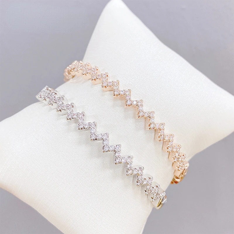 New temperament fashion micro inset zircon bracelet female geometric flow adjustable pull bracelet female
New temperament fashion micro inset zircon bracelet female geometric flow adjustable pull bracelet female