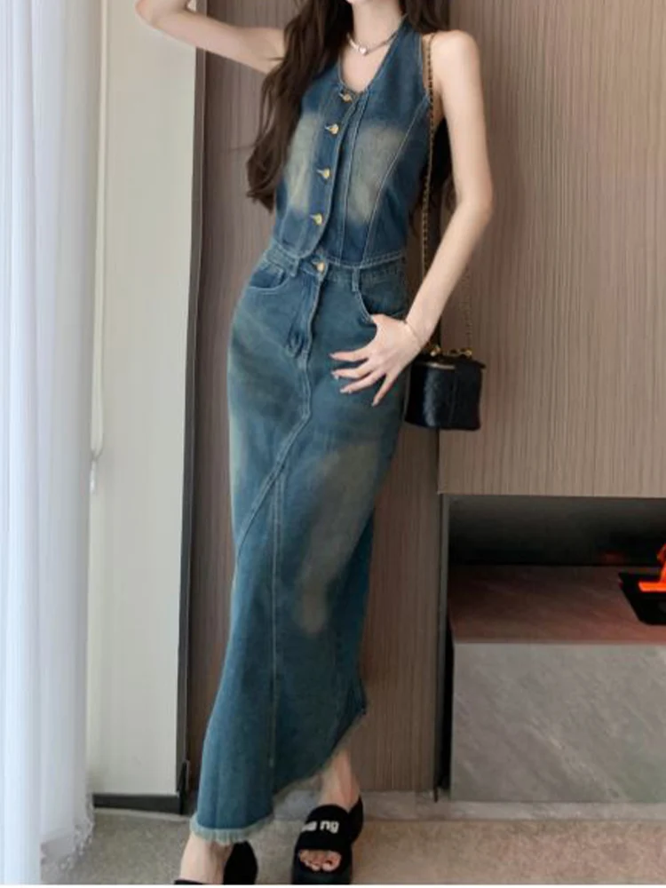 Casual Denim Suit With A Backless Halter Top And A High Waisted Denim Skirt 2023 New Fashionable Women'S Clothing
Casual Denim Suit With A Backless Halter Top And A High Waisted Denim Skirt 2023 New Fashionable Women'S Clothing