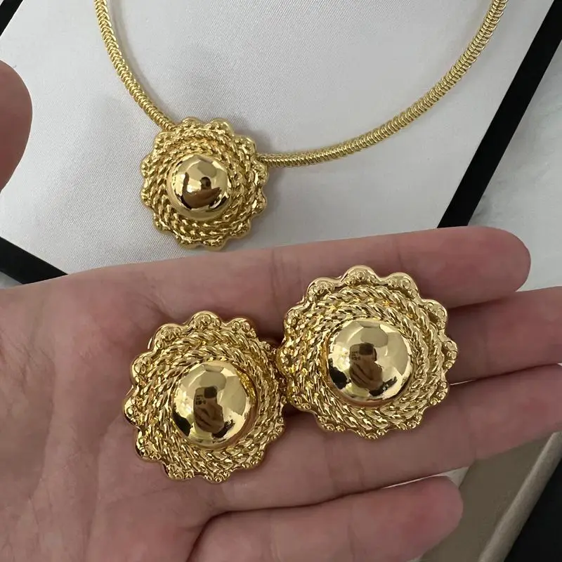 New Fashion Jewelry Sets for Women Dubai Earrings Costume Necklace Pendant Brazili Luxury Jewelry for Wedding Party Gift
New Fashion Jewelry Sets for Women Dubai Earrings Costume Necklace Pendant Brazili Luxury Jewelry for Wedding Party Gift