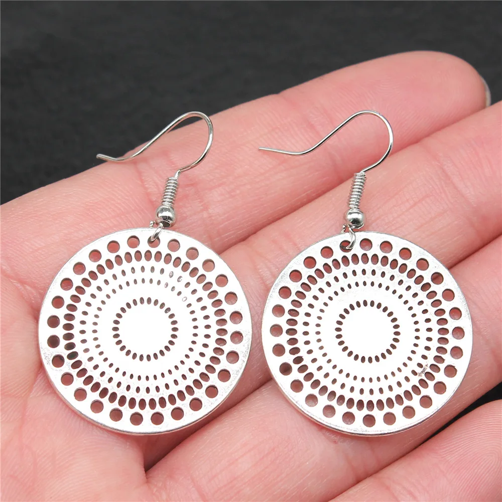 Модные Серьги-Подвески ручной работы с простым дизайном в античном стиле серебряного цвета с полым цветочным узором, дропшиппинг, висячие с...
Модные Серьги-Подвески ручной работы с простым дизайном в античном стиле серебряного цвета с полым цветочным узором, дропшиппинг, висячие с...