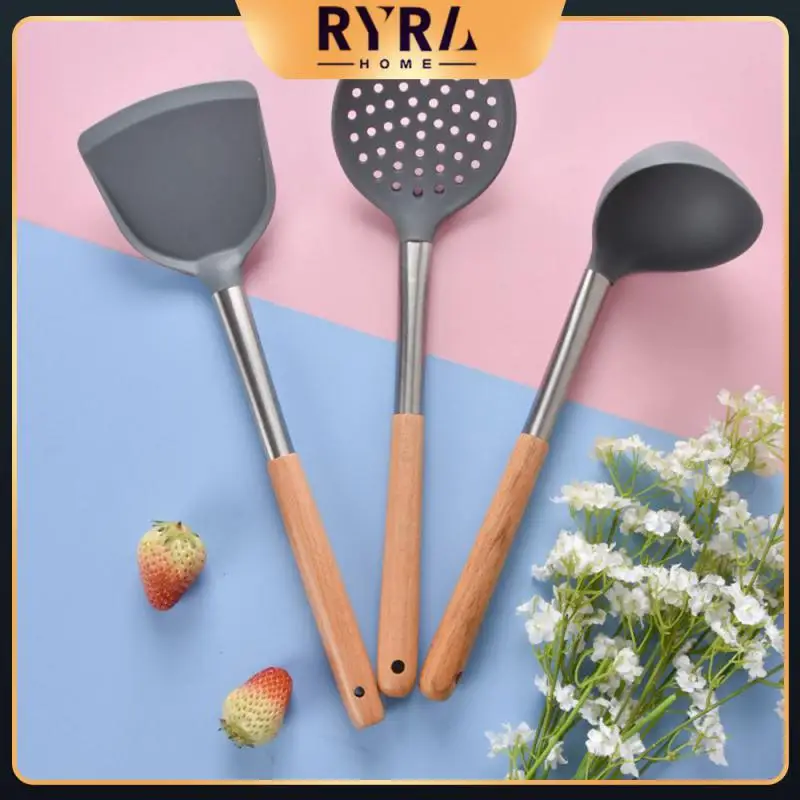Food Grade Salad Mixing Scraper Non-slip Hanging Hole Kitchenware Wooden Handle Anti-scalding Kitchen Utensils Silicone Spatula
Food Grade Salad Mixing Scraper Non-slip Hanging Hole Kitchenware Wooden Handle Anti-scalding Kitchen Utensils Silicone Spatula