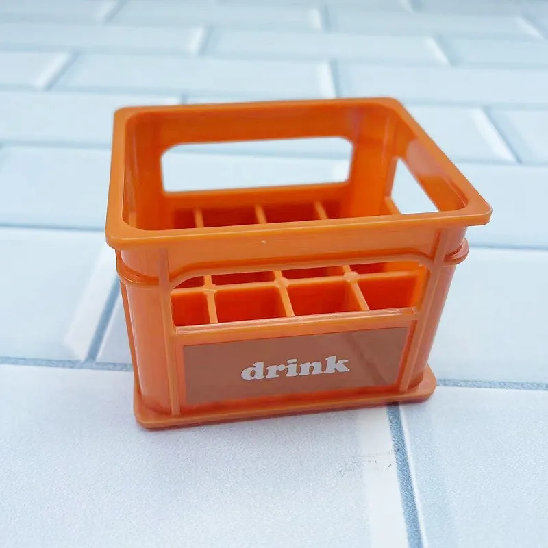 Миниатюрный пластиковый домик с имитацией пива и напитков
Миниатюрный пластиковый домик с имитацией пива и напитков