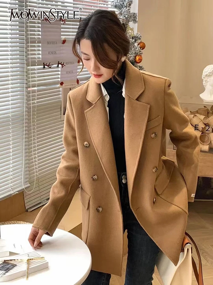 TWOTWINSTYLE Minimalist Solid Blazers Frmale Motched Collar Long Sleeve Double Beasted Patchwork Pockets For Women 2022 Autumn
TWOTWINSTYLE Minimalist Solid Blazers Frmale Motched Collar Long Sleeve Double Beasted Patchwork Pockets For Women 2022 Autumn