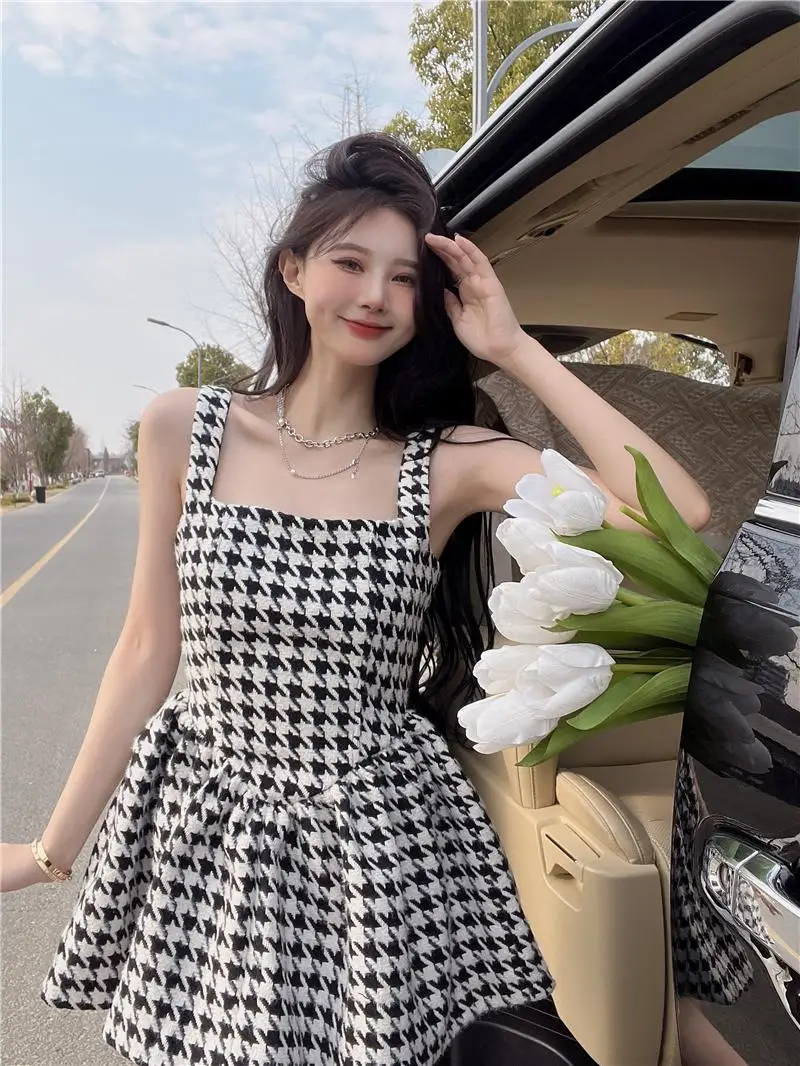 Black Plaid Tweed Mini Dress Women Sleeveless Spaghetti Strap Woolen Dress Ball Gown High Waist Party Dress Sexy Vintage
Black Plaid Tweed Mini Dress Women Sleeveless Spaghetti Strap Woolen Dress Ball Gown High Waist Party Dress Sexy Vintage