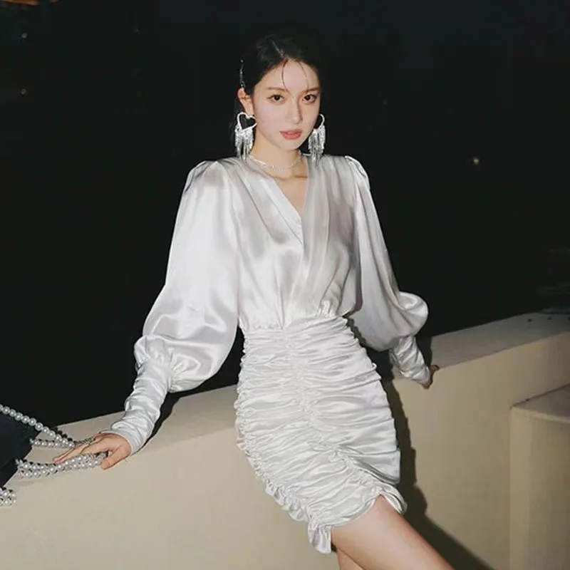 Evening Dress 2023 Spring New Satin White Dresses Women French Elegant Minority Design V-neck Lantern Sleeve Pleated Hip Skirt
Evening Dress 2023 Spring New Satin White Dresses Women French Elegant Minority Design V-neck Lantern Sleeve Pleated Hip Skirt