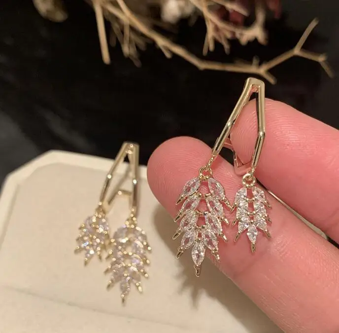 Golden wheat earrings super flash zircon temperament elegant leaf tassel flower ear jewelry for women
Golden wheat earrings super flash zircon temperament elegant leaf tassel flower ear jewelry for women