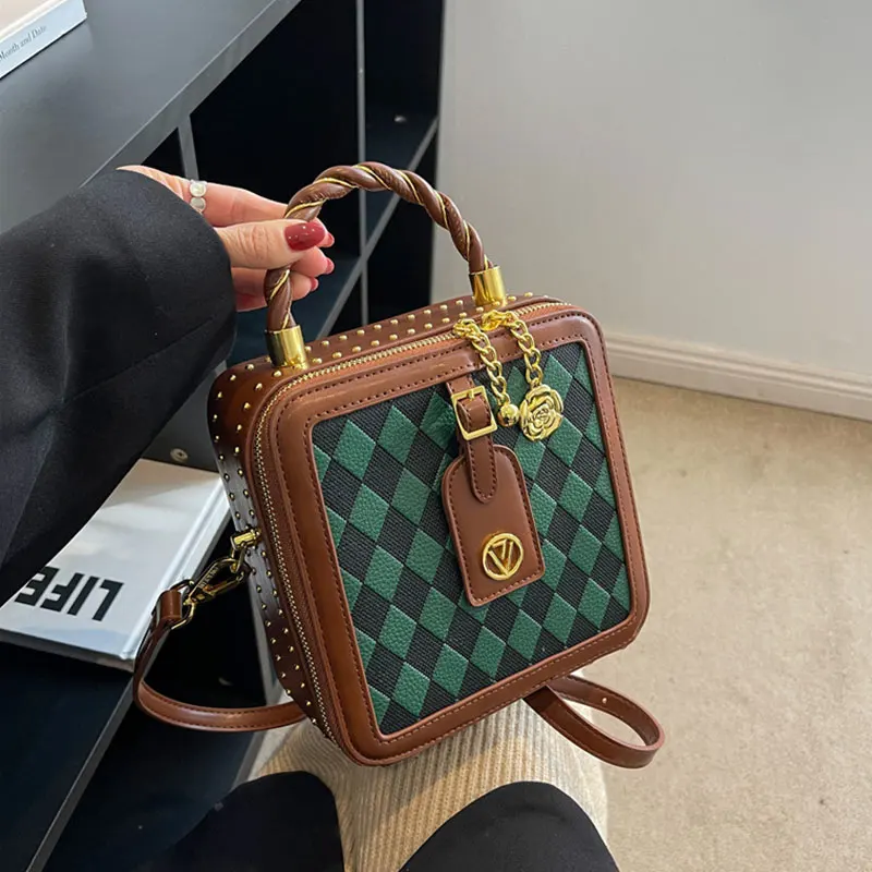 Luxury PU Leather Shoulder Crossbody Square Bags For Women Vintage Women's Designer Small Zipper Handbag Trend Female Armpit Bag
Luxury PU Leather Shoulder Crossbody Square Bags For Women Vintage Women's Designer Small Zipper Handbag Trend Female Armpit Bag