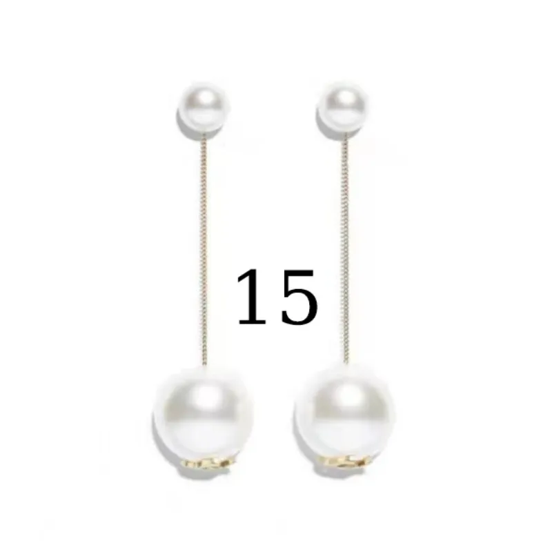 Originally-designed fashionable luxury high-end earrings jewelry with box can be given to relatives and friends as gifts
Originally-designed fashionable luxury high-end earrings jewelry with box can be given to relatives and friends as gifts