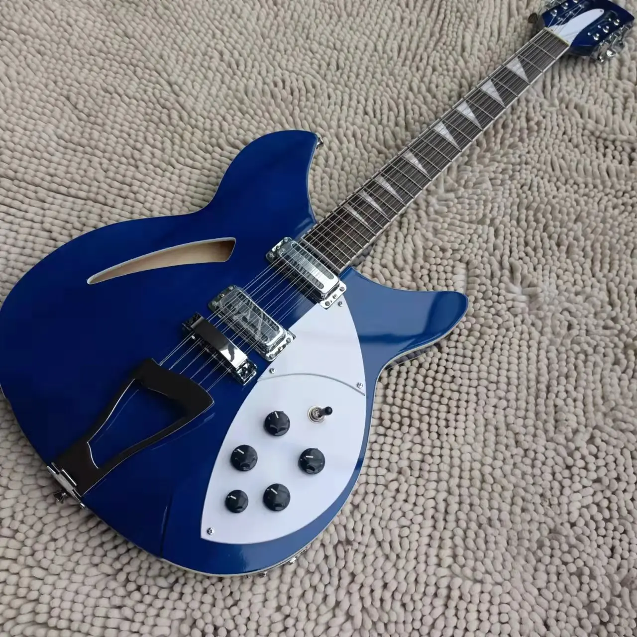 202212 String Semi Hollow body Electric Guitar, Tailpiece Bridge, Blue Color Guitarra, Rosewood fingerboard, 360 Electric Guitar
202212 String Semi Hollow body Electric Guitar, Tailpiece Bridge, Blue Color Guitarra, Rosewood fingerboard, 360 Electric Guitar