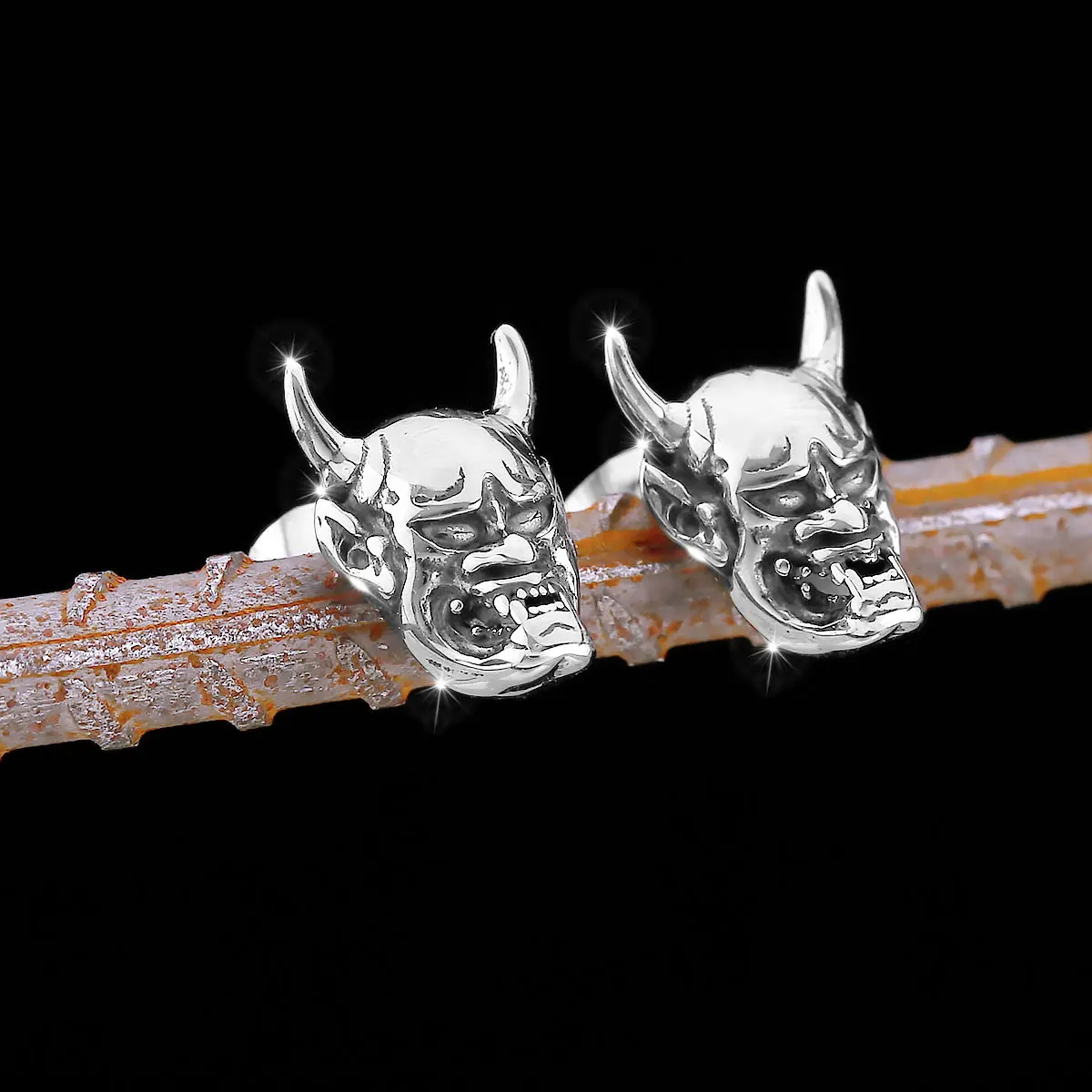Vintage Stainless Steel Viking Skull Earrings Men's Nordic Personality Amulet Jewelry Studs High-quality Party Accessories
Vintage Stainless Steel Viking Skull Earrings Men's Nordic Personality Amulet Jewelry Studs High-quality Party Accessories