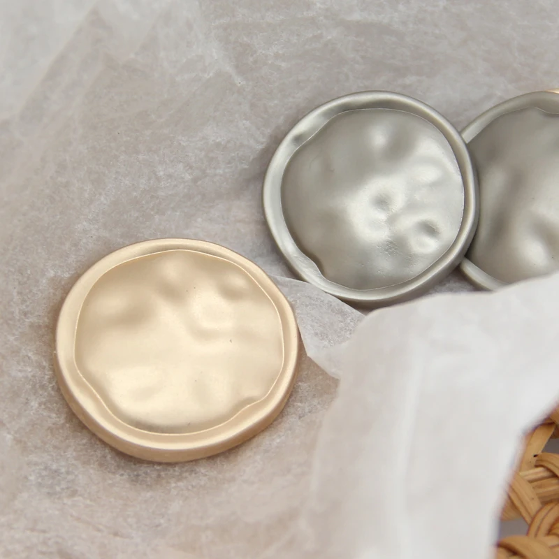 6pcs Irregular Golden Silvery Metal Men Coat Buttons For Clothing Decorative Large Chic Buttons Sewing Accessories Wholesale 
6pcs Irregular Golden Silvery Metal Men Coat Buttons For Clothing Decorative Large Chic Buttons Sewing Accessories Wholesale