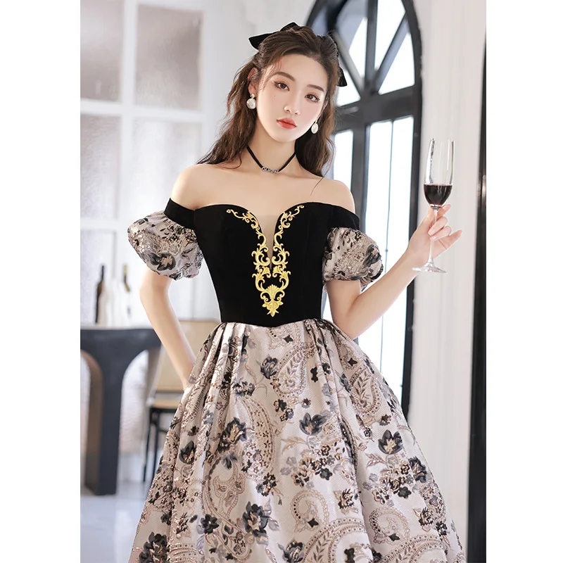 Женское платье в стиле пэчворк с открытыми плечами