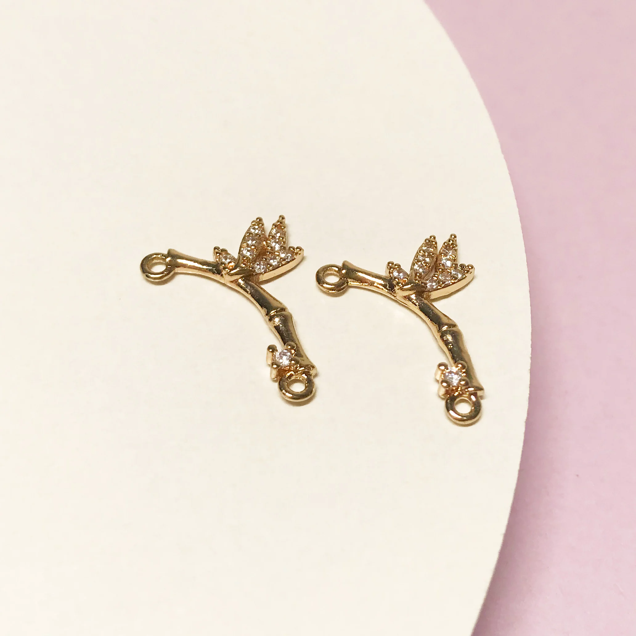 Color Preserving Copper Bamboo Leaf Connector DIY Jewelry Making Accessories Zircon Bracelet Necklace Earrings DIY Accessories
Color Preserving Copper Bamboo Leaf Connector DIY Jewelry Making Accessories Zircon Bracelet Necklace Earrings DIY Accessories