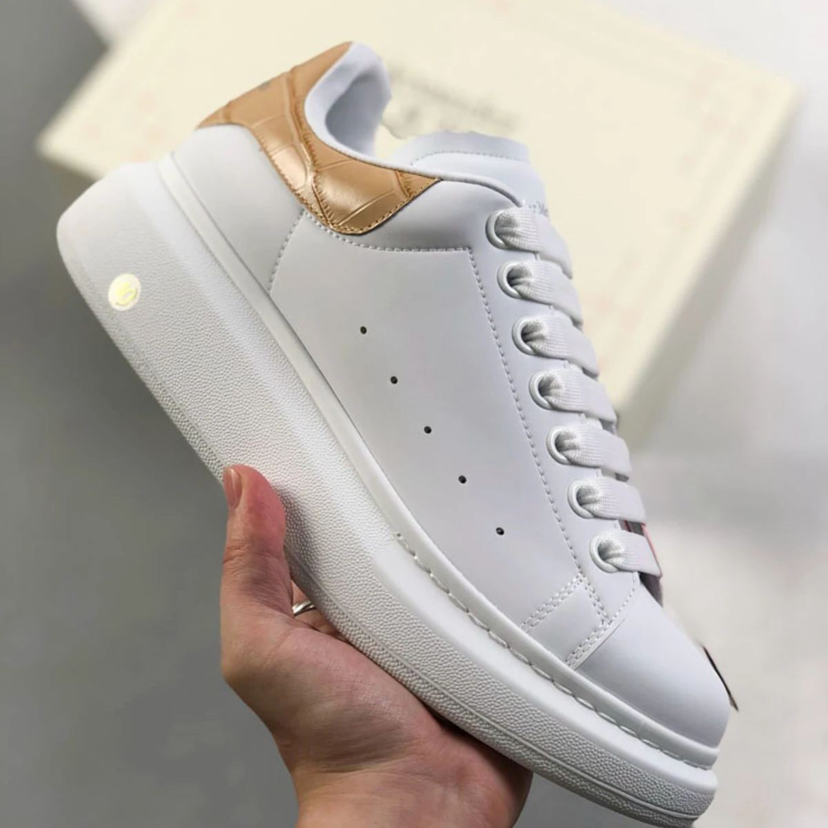 

2023 New Mcqueen Sneakers Women Men Lace Up Fashion Designer Luxury Original Brand Leather Shoes Alexander Casual Sports Shoes