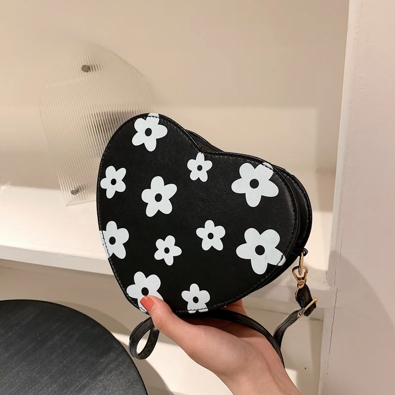 Fashion Heart-shaped Women Crossbody Bag PU Leather Female Small Shoulder Bags Cartoon Flower Pattern Ladies Purse HandBags
Fashion Heart-shaped Women Crossbody Bag PU Leather Female Small Shoulder Bags Cartoon Flower Pattern Ladies Purse HandBags