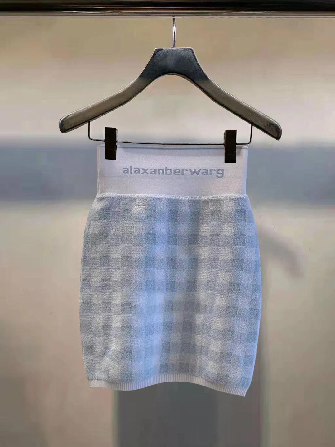 22 spring and summer new luxury stitching letter logo plaid skirt girl package hip skirt is thin and top quality blue pink skirt
22 spring and summer new luxury stitching letter logo plaid skirt girl package hip skirt is thin and top quality blue pink skirt