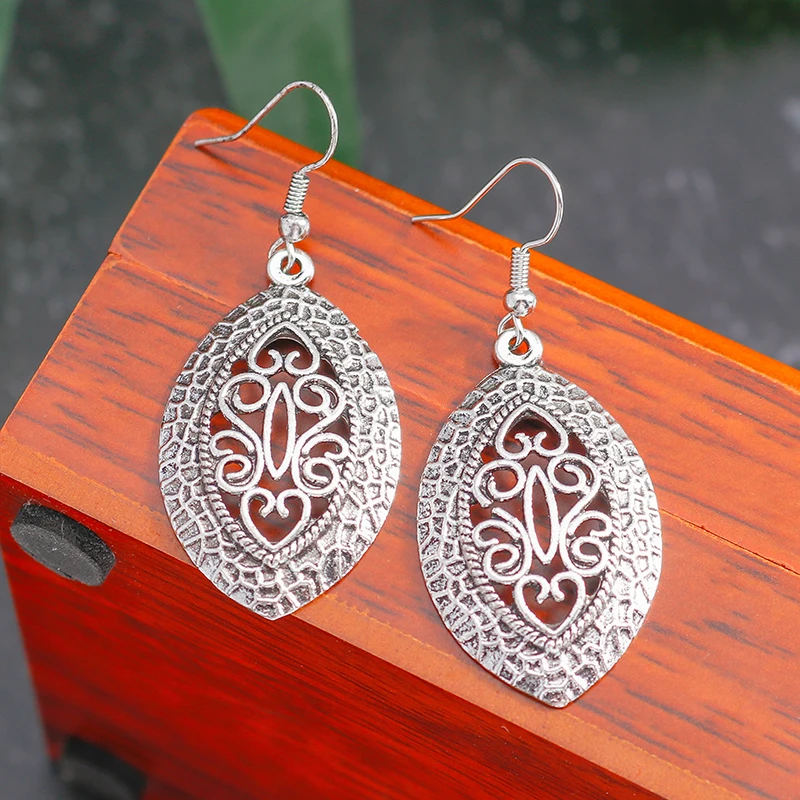 Vintage Silver Big Geometric Oval Drop Earrings For Women Unisex Tibetan Hollow Dangle Earrings Couple Girl Ear Jewelry Gifts
Vintage Silver Big Geometric Oval Drop Earrings For Women Unisex Tibetan Hollow Dangle Earrings Couple Girl Ear Jewelry Gifts