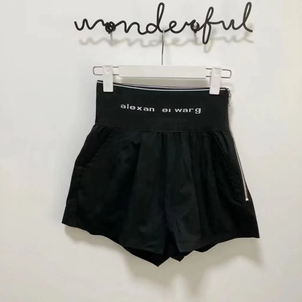 Women's little black pants, elastic belt, slim letters, high-waisted shorts, casual loose, A-line wide-leg trousers 
Women's little black pants, elastic belt, slim letters, high-waisted shorts, casual loose, A-line wide-leg trousers