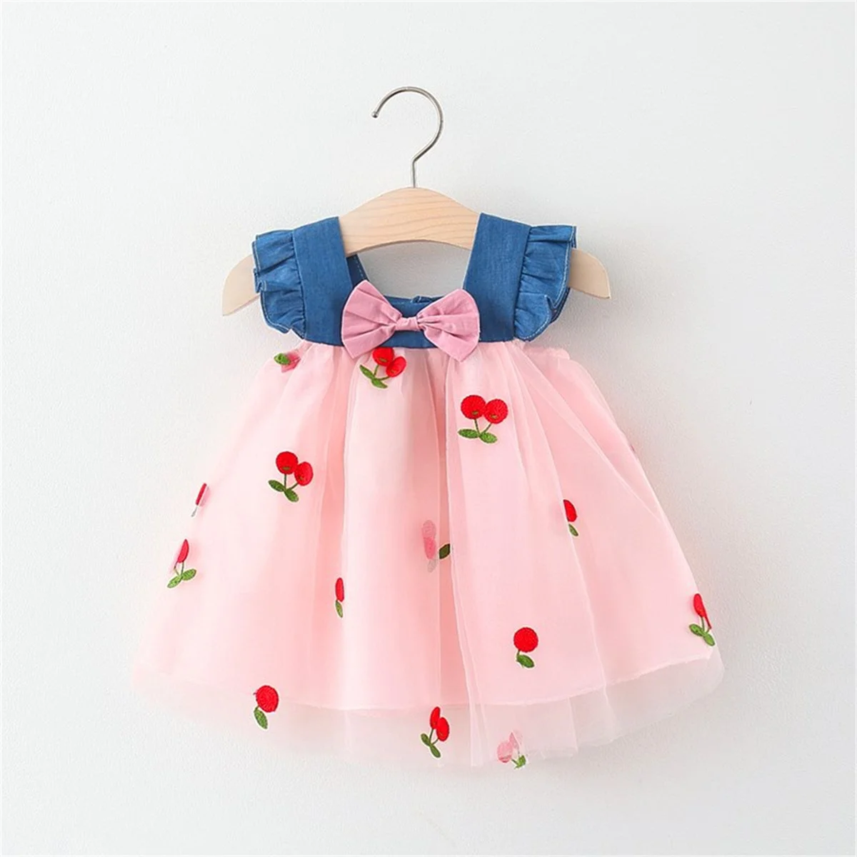 Summer Baby Girl's Dress New denim stitching Cherry embroidery mesh bow sleeveless daily knee-length skirt
Summer Baby Girl's Dress New denim stitching Cherry embroidery mesh bow sleeveless daily knee-length skirt
