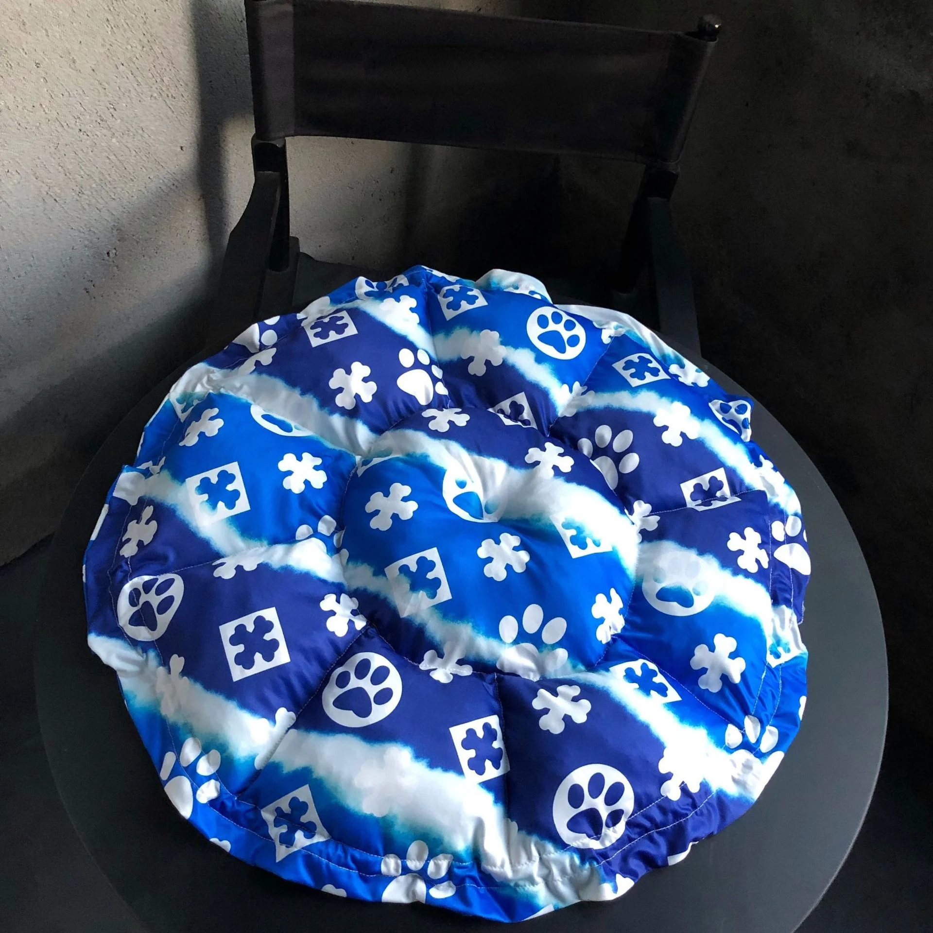 Luxury Design Cat Nest Summer Cooling Dog Bed Pet Round Cushion Sofa Comfort Schnauzer Sleeping Breathable Ice Pad Mat
Luxury Design Cat Nest Summer Cooling Dog Bed Pet Round Cushion Sofa Comfort Schnauzer Sleeping Breathable Ice Pad Mat