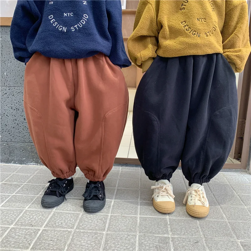 Winter boys and girls solid color thick warm sweatpants children lining fleece loose trousers
Winter boys and girls solid color thick warm sweatpants children lining fleece loose trousers