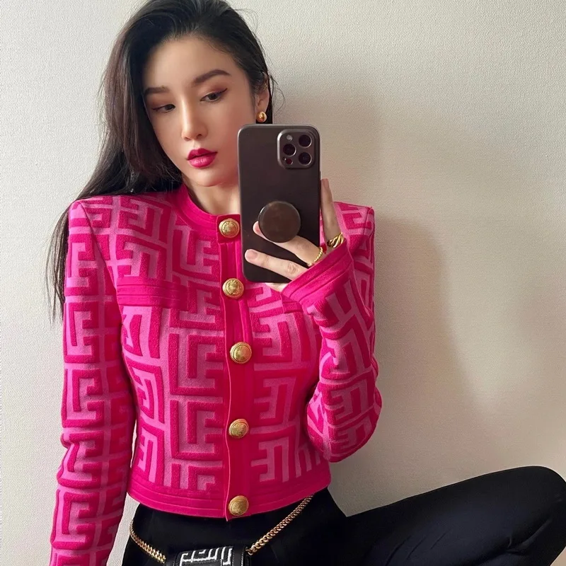Autumn 2022 New High Street Sweater Women Knitted Cardigan Knitwear Long Sleeve Golden Single Breasted Letter Sweaters Sueter
Autumn 2022 New High Street Sweater Women Knitted Cardigan Knitwear Long Sleeve Golden Single Breasted Letter Sweaters Sueter