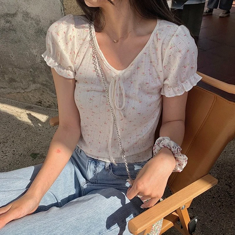 Cute Tshirt Women Summer Puff Sleeve V-Neck Floral Short Tops for Sweet Girl Ulzzang T-shirt Kawaii Clothes
Cute Tshirt Women Summer Puff Sleeve V-Neck Floral Short Tops for Sweet Girl Ulzzang T-shirt Kawaii Clothes