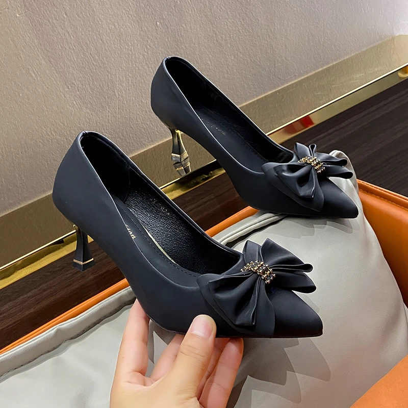 Women's Shoes Trend 2022 New Summer Bows Pointed Toe High Heels Women 6.5cm Thin Heels Leather Slip-On Office Career Sexy Pumps
Women's Shoes Trend 2022 New Summer Bows Pointed Toe High Heels Women 6.5cm Thin Heels Leather Slip-On Office Career Sexy Pumps