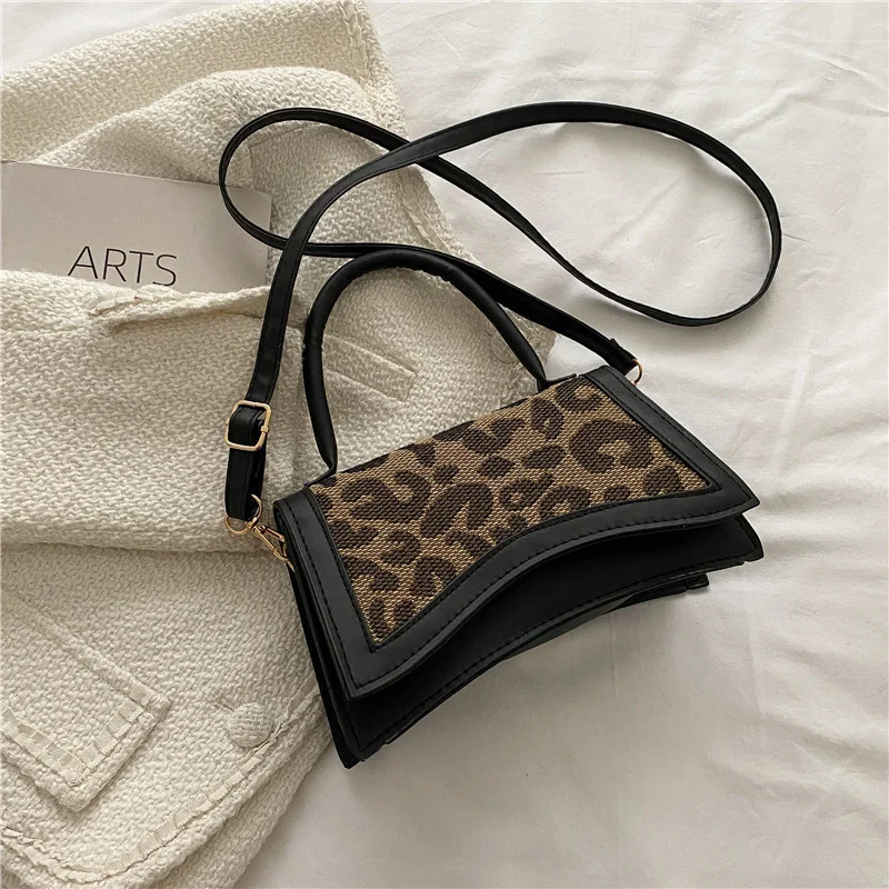 2023 Retro PU Leather Shoulder Bag Trendy Messenger Bag Texture Portable Small Square Bag Luxury Lady Handbags for women
2023 Retro PU Leather Shoulder Bag Trendy Messenger Bag Texture Portable Small Square Bag Luxury Lady Handbags for women