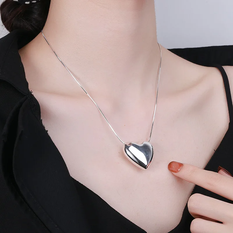 100%S925 Sterling Silver Simple Three-Dimensional Heart Pounding Ins Style Electroplating Glossy Necklace For Women
100%S925 Sterling Silver Simple Three-Dimensional Heart Pounding Ins Style Electroplating Glossy Necklace For Women