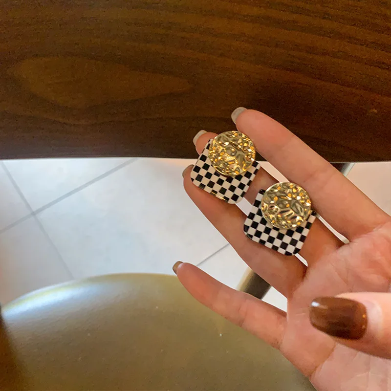 Checkerboard Earrings Female Hit Color 2021 New Trendy Retro Unique Earrings High-end Niche Ear Jewelry Stud Earrings Wholesale
Checkerboard Earrings Female Hit Color 2021 New Trendy Retro Unique Earrings High-end Niche Ear Jewelry Stud Earrings Wholesale