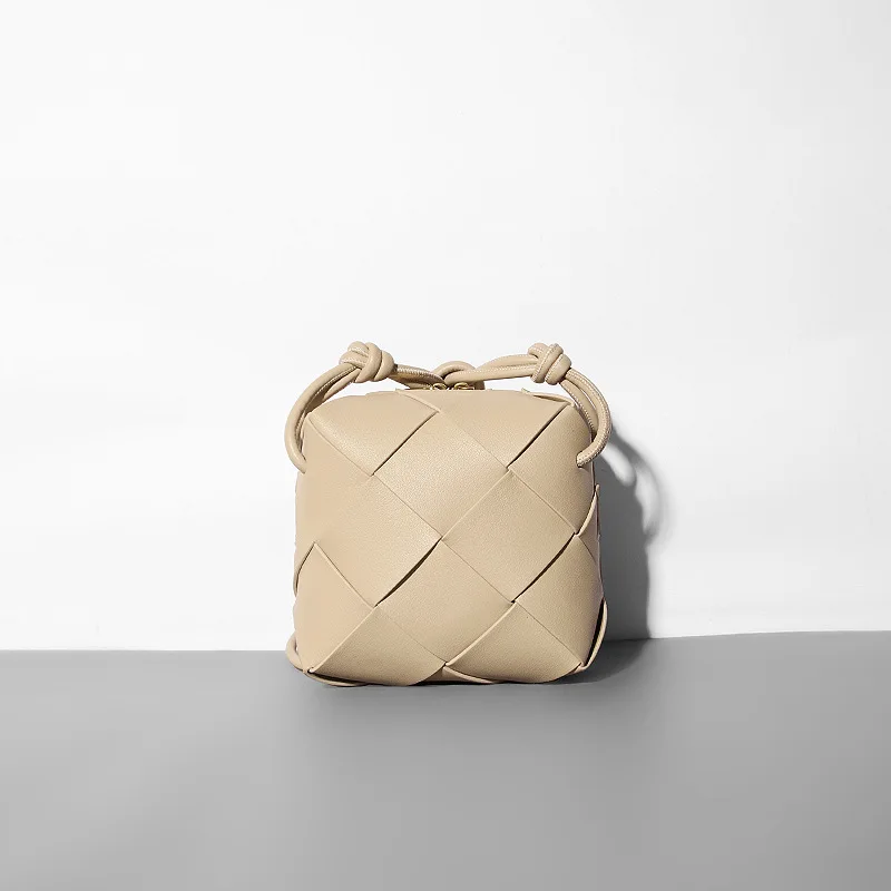 2022 Fashion New Woven Small Square Bag Ladies Women Shoulder Bags High Quality Female Leather Texture Handbags Crossbody Bags
2022 Fashion New Woven Small Square Bag Ladies Women Shoulder Bags High Quality Female Leather Texture Handbags Crossbody Bags